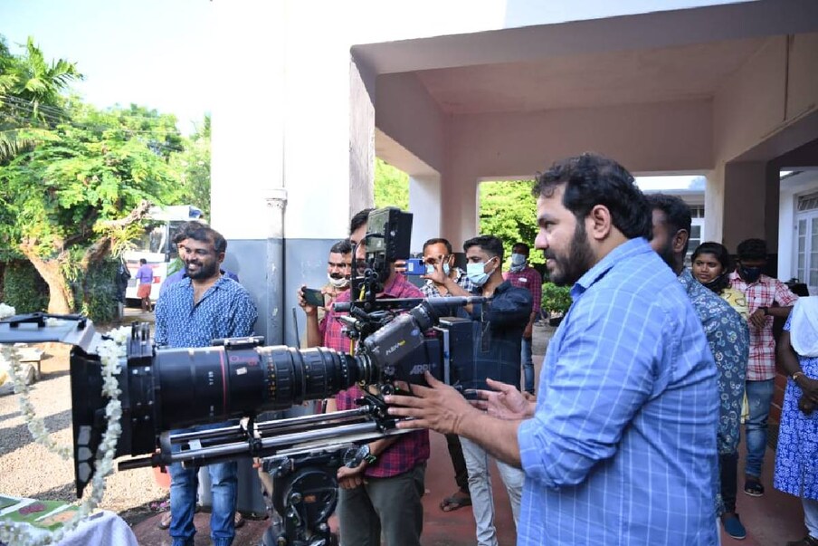  വിഷ്ണു ഉണ്ണികൃഷ്ണനു പുറമെ ദിലീഷ് പോത്തൻ, സുധി കോപ്പ, കിച്ചു ടെല്ലസ്, സമ്പത്ത് രാജ്, ആദിൽ ഇബ്രാഹിം, സൗമ്യ മേനോൻ, അഞ്ചലി നായർ, പോളി വത്സൻ, വിനീത് വിശ്വം, അൽത്താഫ് തുടങ്ങിയവരും ചിത്രത്തിൽ അഭിനയിക്കുന്നു