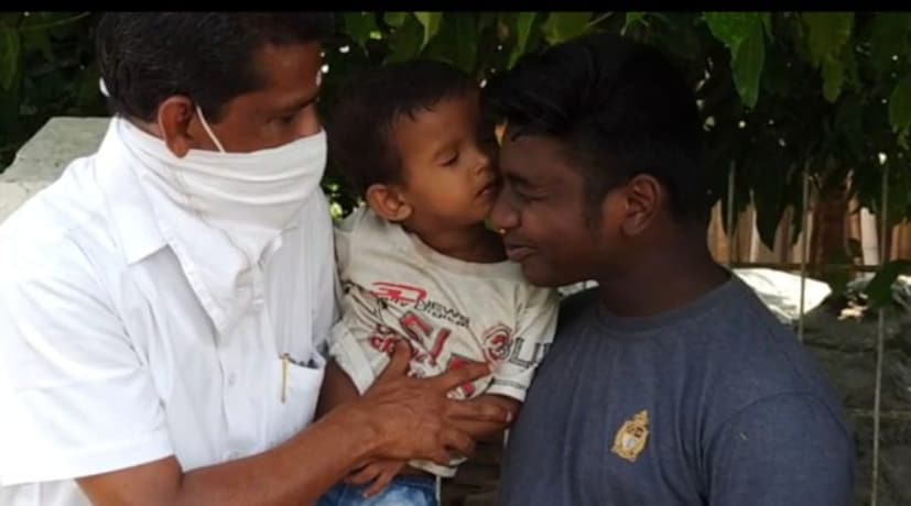  ബിജോ കുട്ടിയെ വാരിയെടുത്ത് സമീപത്തെ വീട്ടിലേക്ക് ഓടിയെത്തുന്നത് കണ്ട് പരിസരവാസികളും എത്തി. അയൽവീട്ടുകാർ പ്രാഥമിക ശുശ്രൂഷ നൽകിയതോടെ കുട്ടി കരയുകയായിരുന്നു.