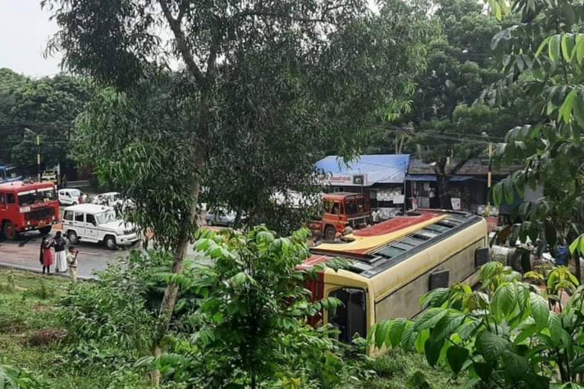 KSRTC | കൊല്ലം കടമ്പാട്ടുകോണത്ത് കെഎസ്ആർടിസി ബസ് മറിഞ്ഞ് അപകടം നിരവധി പേർക്ക് പരിക്ക്