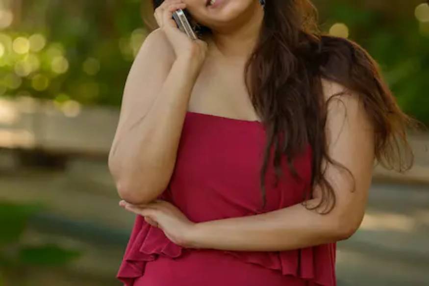 അമ്മയുടെ രഹസ്യബന്ധം വാട്സാപ്പ് ചാറ്റുകൾ ചോർത്തി മകൾ കണ്ടെത്തി; ഭീഷണിപ്പെടുത്തി പണം തട്ടി