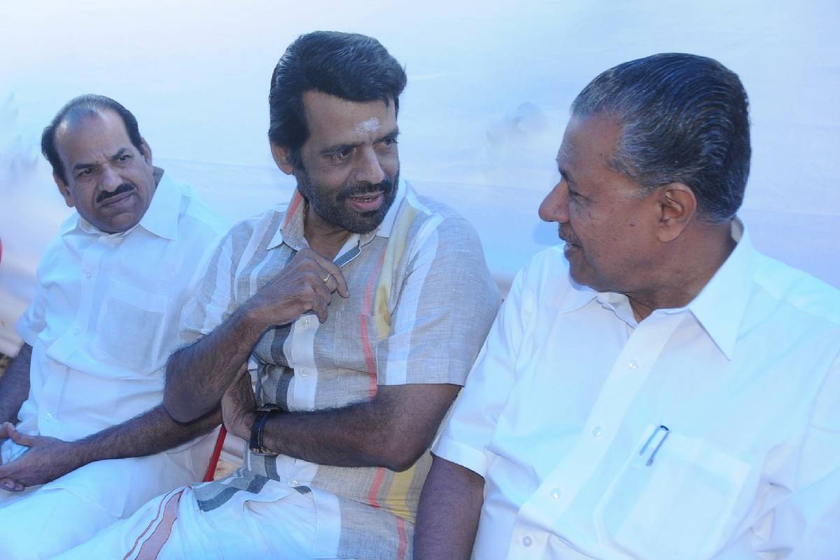 'അധികാരമേൽക്കുന്ന മുഖ്യമന്ത്രി ഈ നിമിഷം അണിഞ്ഞിരിക്കുന്നത് മുൾക്കിരീടം തന്നെയാണ്'