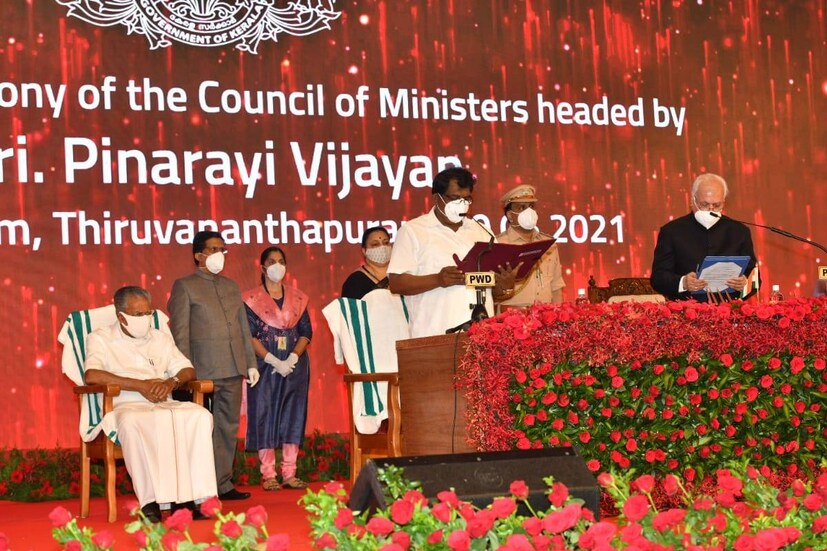  ജനാധിപത്യ കേരള കോൺഗ്രസിലെ അഡ്വ. ആന്റണി രാജു സത്യപ്രതിജ്ഞ ചെയ്യുന്നു.
