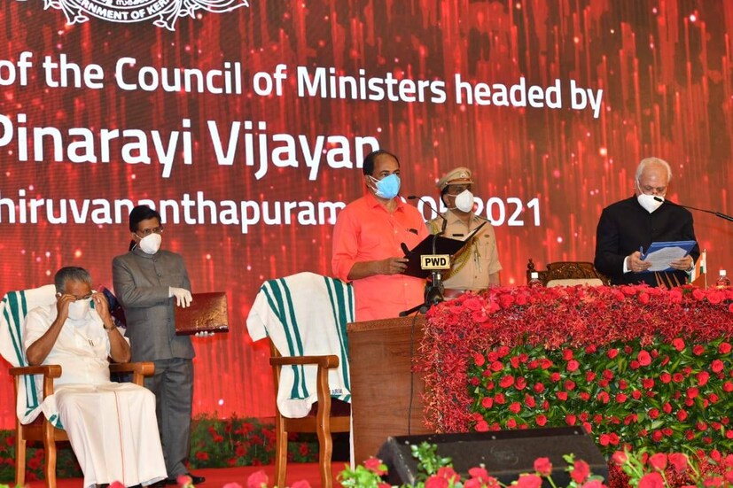 സിപിഐയിലെ ജി ആർ അനിൽ സത്യവാചകം ചൊല്ലുന്നു