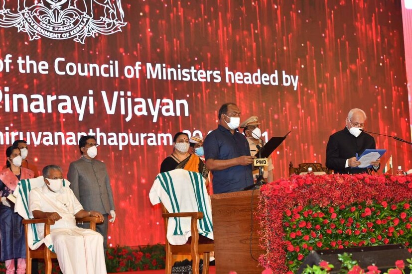  സിപിഎമ്മിലെ കെ എൻ ബാലഗോപാൽ സത്യപ്രതിജ്ഞ ചെയ്യുന്നു