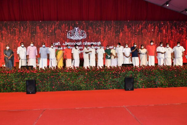 15 പേർ സഗൗരവത്തിൽ; 5പേർ ദൈവനാമത്തിൽ; ദേവർകോവിൽ അള്ളാഹുവിന്റെ നാമത്തിൽ