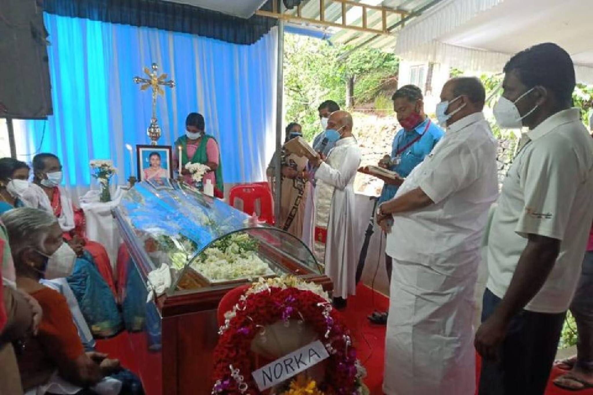 'സൗമ്യയുടെ മൃതദേഹം മാന്യമായി സ്വീകരിക്കാൻ പോലും സംസ്ഥാന സർക്കാർ തയാറായില്ല'; പി സി ജോർജ്