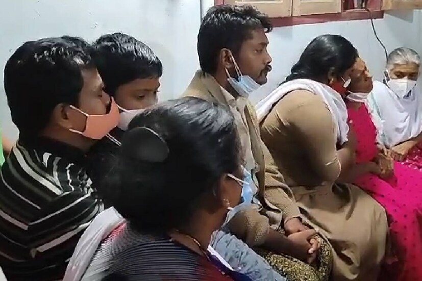  ഇസ്രായേൽ നയതന്ത്രപ്രതിനിധിയും ഇന്ന് സൗമ്യയുടെ വസതിയിൽ എത്തുന്നുണ്ട്. ചടങ്ങുകൾക്ക് ശേഷം ഇന്ന് ഉച്ചകഴിഞ്ഞ് 2 ന് കീരിത്തോട് നിത്യസഹായമാതാ പള്ളിയിൽ ഇടുക്കി രൂപതാ മെത്രാൻ മാർ ജോൺ നെല്ലിക്കുന്നേലിൻറെ മുഖ്യകാർമികത്വത്തിൽ മൃതദേഹം സംസ്കരിക്കും.