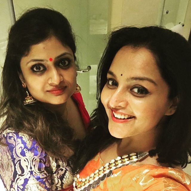  അകലെ എന്ന സിനിമയിലൂടെ മികച്ച നടിക്കുള്ള സംസ്ഥാന അവാര്‍ഡും നേടിയിട്ടുണ്ട്.