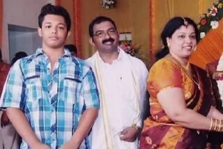 മകനും ഭാര്യയും ഭാസ്കർ ഷെട്ടിക്കൊപ്പം മകനും ഭാര്യയും ഭാസ്കർ ഷെട്ടിക്കൊപ്പം