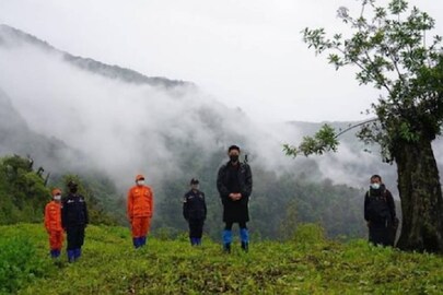 Images from His Majesty’s trek along the eastern Border. (Credit: IG)