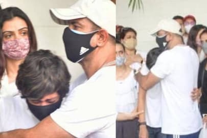 Actor Ronit Roy consoles Mandira Bedi as she breaks down at her husband, filmmaker Raj Kaushal's funeral.
