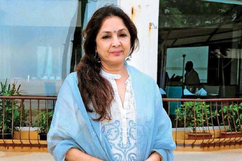  'സൂമിൽ' പങ്കുവച്ച പുസ്തകത്തിന്റെ പ്രധാന ഭാഗങ്ങളിൽ ഇവിടെ ഉണ്ടായ ഒരു അനുഭവം നീന പങ്കിടുന്നു. പാട്ട് കേട്ടപ്പോൾ വളരെ ഇഷ്‌ടം തോന്നിയിരുന്നു. ഇള അരുൺ എന്ന സുഹൃത്താണ് പാടിയതും. എന്നാൽ അതിൽ തന്റെ ഭാഗം എന്തെന്ന് കേട്ടതും ആ ആവേശം തണുത്തു എന്ന് നീന ഗുപ്ത