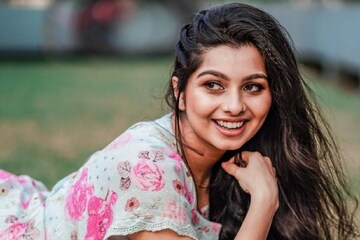 വാ, നമുക്ക് ഒളിച്ചോടാം! ആരാധകന്റെ ക്ഷണത്തിന് കലക്കൻ മറുപടി നൽകി നടി നിരഞ്ജന അനൂപ്