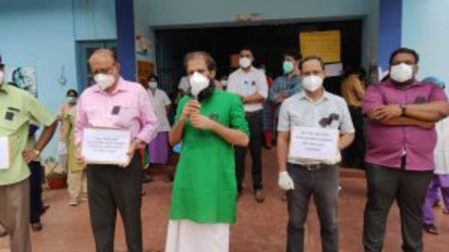  അപ്പോൾ കൂടെയുള്ളയാൾ ‘വിഡിയോ എടുക്കടാ’ എന്ന് പറയുന്നുണ്ട്. നീ തിരിച്ച് അടിച്ചോ എന്നും പറയുന്നുണ്ട്. അടിക്കാൻ വരുന്ന ആൾ തിരിച്ചടിച്ചോ എന്നു പറയുന്നത് ശരിയല്ല എന്നു തോന്നി, സംയമനം പാലിച്ച്, ദേഹത്തു തൊട്ടത് ശരിയായില്ല എന്നു പറഞ്ഞു. കുറച്ചു കഴിഞ്ഞപ്പോൾ മനസ്സിലായി എന്നെ പ്രകോപിപ്പിച്ച്, തിരിച്ചടിക്കുന്ന ഒരു വിഡിയോ എടുത്ത് സമൂഹമാധ്യമങ്ങളിൽ പ്രചരിപ്പിച്ച് മാധ്യമ വിചാരണയ്ക്കുള്ള ശ്രമമാണെന്ന്.കൊല്ലത്ത് ഇതുപോലെയൊരു ഡോക്ടറുടെ വിഡിയോ എടുത്ത് പ്രചരിപ്പിച്ചതിനെത്തുടർന്ന് എന്റെ സുഹൃത്തായ ഡോക്ടർ ആത്മഹത്യ ചെയ്യുകയുണ്ടായി. നമ്മുടെ കരിയറും ജോലിയും എല്ലാം നശിപ്പിക്കുക എന്ന കൃത്യമായ പ്ലാനിങ്ങോടെ നടന്ന ഒരു സംഭവമാണ്. അല്ലാതെ വൈകാരികതയുടെ പുറത്ത് അങ്ങനെ സംഭവിച്ചതല്ല, വൈകാരികതയുടെ പുറത്താണെങ്കിലും അത് സമ്മതിച്ചു കൊടുക്കാൻ പാടില്ല. വൈകാരികത നിയന്ത്രിക്കാൻ മനുഷ്യരായ നമ്മൾ പഠിക്കണമല്ലോ? ഇത് പൊലീസിൽ അറിയിച്ചു, പൊലീസ് വന്ന് എഫ്ഐആർ ഇട്ടു. കേസ് റജിസ്റ്റർ ചെയ്ത് ആളെ കൊണ്ടുപോയി. പ്രൈമറി കോണ്ടാക്റ്റായതു കൊണ്ട് അറസ്റ്റ് ചെയ്യാൻ ബുദ്ധിമുട്ടുണ്ടെന്നു പറഞ്ഞു. ടെസ്റ്റ് ചെയ്തപ്പോൾ പോസിറ്റീവായി.