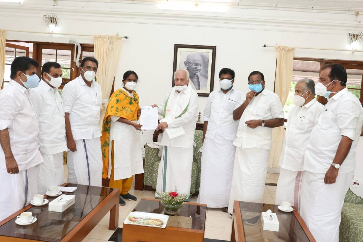 വധഭീഷണി; അസഹിഷ്ണുത അംഗീകരിക്കാന്‍ കഴിയില്ല; ഗവര്‍ണര്‍ക്ക് പരാതി നല്‍കി രമ്യ ഹരിദാസ്