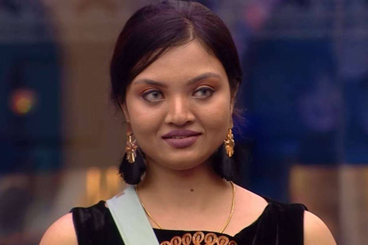  സൈബർ ഇടത്തിൽ കടുത്ത വ്യക്തിഹത്യ നേരിട്ടതിനെ തുടർന്ന് തന്റെ ഇൻസ്റ്റഗ്രാം അക്കൗണ്ടിൽ നിന്നും ഏതാനും ദിവസത്തേക്ക് അവധി എടുത്തിരിക്കുകയായിരുന്നു ബിഗ് ബോസ് മലയാളം മത്സരാർത്ഥി സൂര്യ ജെ. മേനോൻ. തന്റെ ആരോഗ്യം കണക്കിലെടുത്താണ് ഇടവേള എന്ന് പറഞ്ഞ ശേഷം സൂര്യ ദിവസങ്ങളോളം വിട്ടു നിന്നു