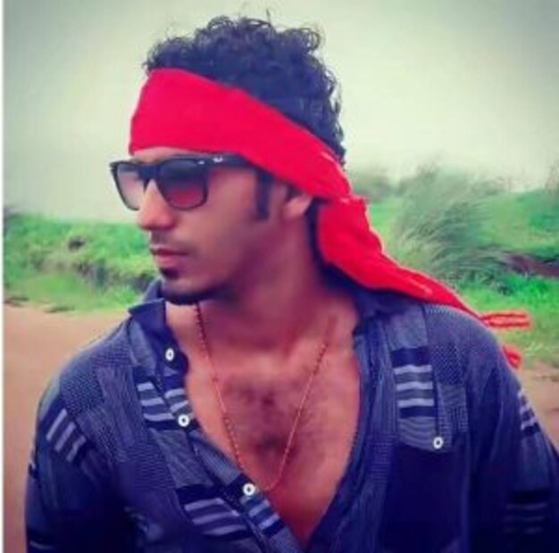  കണ്ണൂർ ഡിവൈഎഫ്ഐ ജില്ലാ സെക്രട്ടറി എം ഷാജറിനെതിരെ ഫെയ്സ്ബുക്ക് പോസ്റ്റുമായി ഷുഹൈബ് വധക്കേസ് പ്രതി ആകാശ് തില്ലങ്കേരി. രക്തസാക്ഷികളെ ഒറ്റുകൊടുത്തവൻ എന്ന്  ആരോപിച്ച ഡിവൈഎഫ്ഐ ജില്ലാ സെക്രട്ടറിയെ അത് തെളിയിക്കാൻ വെല്ലുവിളിക്കുന്നു എന്നും ആകാശ് തില്ലങ്കേരി ഫേസ്ബുക്കിൽ കുറിച്ചു.