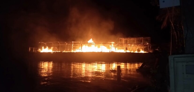  കോവിഡ് പ്രതിസന്ധിയെ തുടർന്ന് ദിവസങ്ങളായി ഓടാതിരുന്ന ബോട്ട് പെട്ടെന്ന് അഗ്നിക്കിരയായതിനെ സംബന്ധിച്ച് വിശദമായ അന്വേഷണം നടത്തുമെന്ന് പൊലീസ് പറഞ്ഞു.