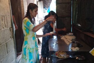 അനശ്വര പൊറോട്ട അടിക്കുന്ന തിരക്കിൽ