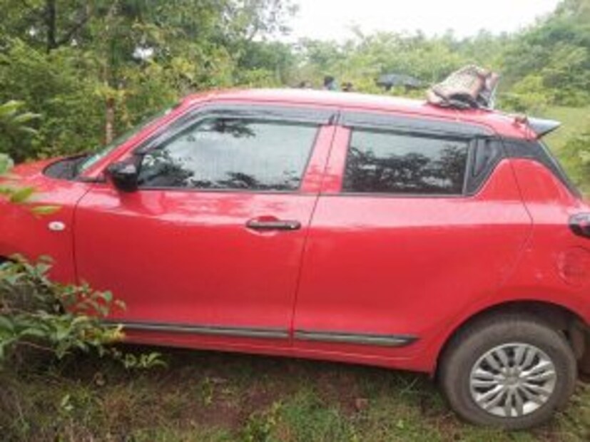  ഡിവൈഎഫ്ഐ ചെമ്പിലോട്  മേഖലാ സെക്രട്ടറി സി സജേഷിനെ പേരിലാണ് കാർ രജിസ്റ്റർ ചെയ്തിരിക്കുന്നത്. ഇയ്യാളെ ഇന്നലെ ഡിവൈഎഫ്ഐ പുറത്താക്കിയിരുന്നു. അഞ്ചരക്കണ്ടി ഏരിയയിലെ ചെമ്പിലോട് ലോക്കലിൽ പെടുന്ന കോയ്യോട് മൊയാരം  ബ്രാഞ്ച് അംഗം കൂടിയാണ് സി സജേഷ് . 