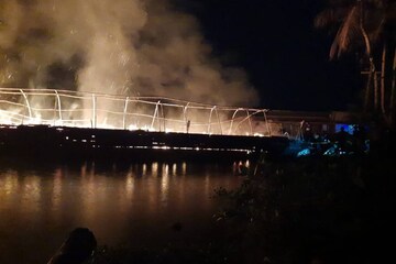 നിമിഷങ്ങൾ കൊണ്ട് അഗ്നിഗോളമായി; അഗ്നിക്കിരയായത് കൊയ്നോണിയ ക്രൂസിന്റെ ബോട്ടുകൾ