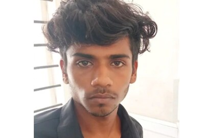 അറസ്റ്റിലായ അഖിനേഷ് അശോക്