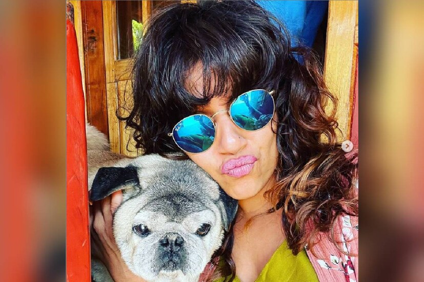  ആരോടും ദേഷ്യമുണ്ടായിട്ട് പറഞ്ഞതല്ല. ചെയ്തത് തെറ്റ് തന്നെയാണ്. രഞ്ജിനി ചേച്ചി ഒരുപാട് കാര്യങ്ങൾ പഠിപ്പിച്ചു. ഒത്തിരി വേദനിപ്പിച്ചുവെങ്കിലും രഞ്ജിനി സ്വന്തം ചേച്ചിയെപ്പോലെയാണ് തന്നെ ഉപദേശിച്ചത്. താൻ പറഞ്ഞ കാര്യങ്ങളിൽ ലജ്ജിക്കുന്നു. ഇനി അതിന്റെ പേരിൽ മറ്റുള്ളവർ കളിയാക്കിയാലും വേണ്ടില്ല. ഒരു ശരിക്ക് വേണ്ടി തെറ്റായ നിലപാടുകൾ മാറ്റുന്നതിൽ ഒരു കുഴപ്പവും കാണുന്നില്ല എന്നു യുവാവ്. രഞ്ജിനി മറുപടിയും കൊടുത്തിട്ടുണ്ട്. ആ പോസ്റ്റ് ചുവടെ (തുടർന്ന് വായിക്കുക)