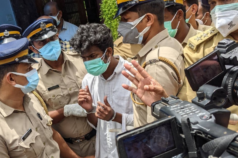  ജനരോഷം  കണക്കിലെടുത്ത് പോലീസ് കനത്ത  സുരക്ഷാ ക്രമീകരണങ്ങളും ഒരുക്കിയിരുന്നു. എങ്ങനെയാണ് കൃത്യം നടത്തിയത് എന്ന് വിനീഷ് പൊലീസിനോട് വിശദീകരിച്ച് കാണിച്ച് കൊടുത്തു. ഒരു മണിക്കൂറിലധികം പ്രതി ദൃശ്യയുടെ വീടിനകത്ത് ചിലവഴിച്ചിട്ടുണ്ട്.