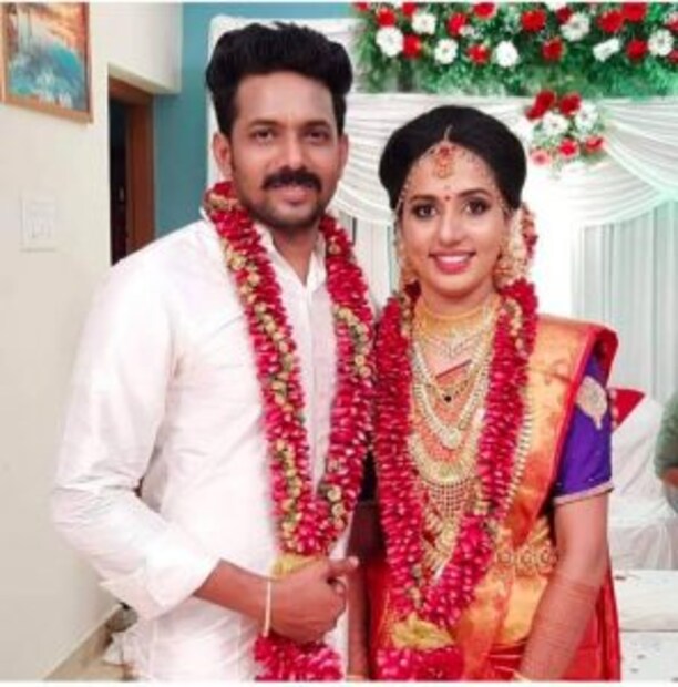  മോട്ടോര്‍ വാഹന വകുപ്പിലെ ഉദ്യോഗസ്ഥനായ കൊല്ലം പോരുവഴി സ്വദേശി കിരണ്‍കുമാറും നിലമേല്‍ സ്വദേശിനിയായ വിസ്മയയും തമ്മിലുളള വിവാഹം കഴിഞ്ഞ വര്‍ഷം മെയ് മാസത്തിലായിരുന്നു.