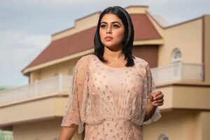 Poorna | മിനി ഡ്രസ് അണിഞ്ഞ് സ്റ്റൈലിഷായി നടി പൂർണ; മലയാളികളുടെ സ്വന്തം ഷംന കാസിം