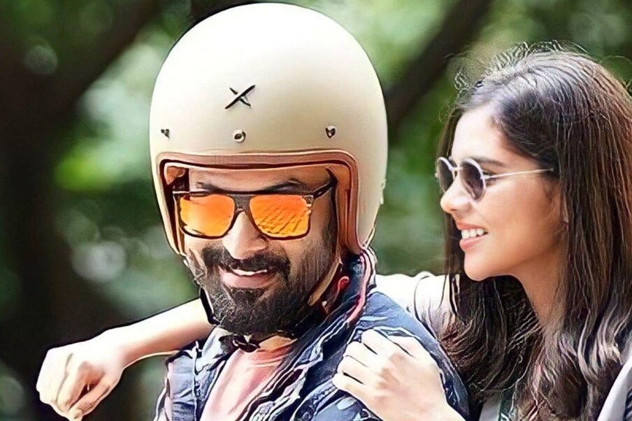  മോഹൻലാലിനും പൃഥ്വിരാജിനും പുറമെ, മീന, ലാലു അലക്സ്, മുരളി ഗോപി, കനിഹ, സൗബിൻ ഷാഹിർ എന്നിവരും ചിത്രത്തിലുണ്ട്. ആശിർവാദ് സിനിമാസിന്റെ ബാനറിൽ ആന്റണി പെരുംബാവൂരാണ് ചിത്രം നിർമ്മിക്കുന്നത്. ശ്രീജിത്തും ബിബിനും ചേർന്ന് രചിച്ച രസകരമായ ഒരു കുടുംബ കഥയാണ് ഈ ചിത്രം പറയുന്നത്