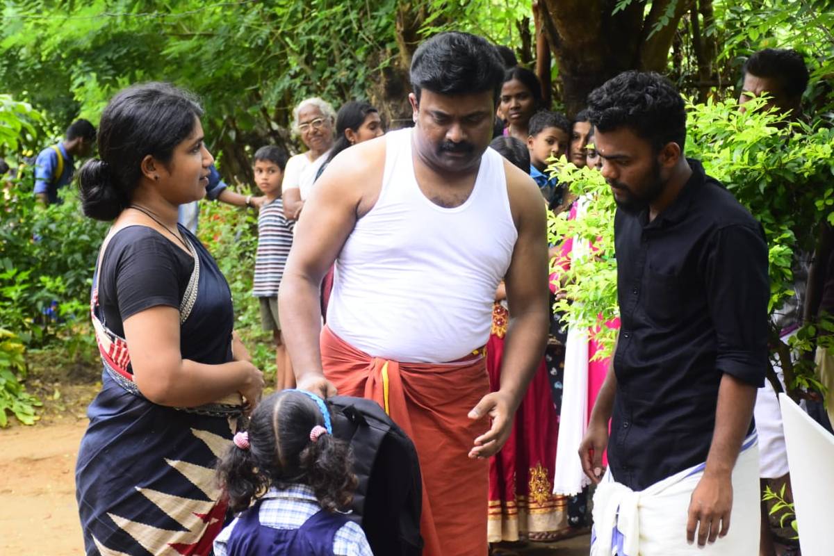 അഞ്ചു മിനിറ്റ് ദൈർഘ്യമുള്ള ഹ്രസ്വചിത്രവുമായി കലാഭവൻ ഷാജോൺ; 'നാളെ' റിലീസായി