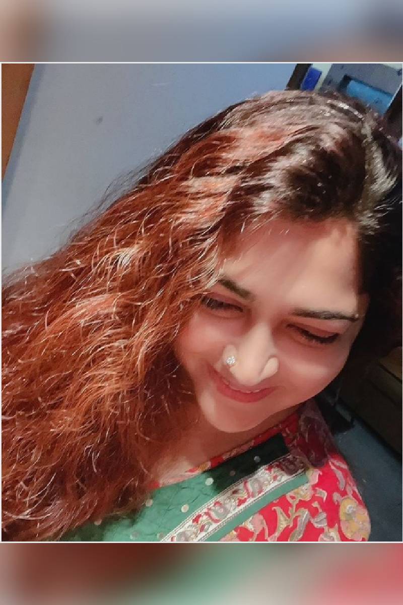  ഉലുവ, ചെമ്പരത്തി പൂവും തളിരിലകളും, തൈര്, മുട്ട, ലാവെണ്ടർ അഥവാ റോസ്മേരി എണ്ണ ഇവയെല്ലാമാണ് അവശ്യം വേണ്ട വസ്തുക്കൾ. ഇനി തയാറാക്കേണ്ട രീതി കേട്ടോളൂ...