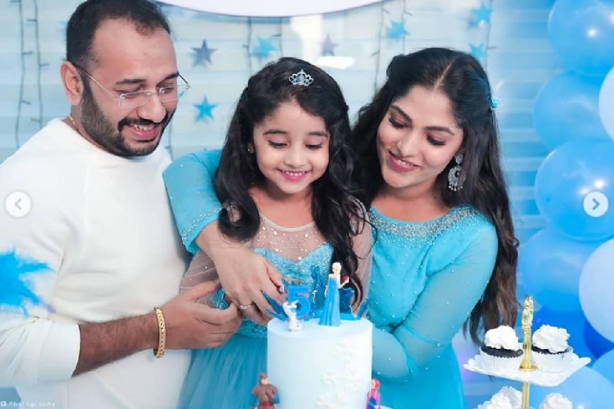 കുടുംബത്തിൽ ഒരംഗം കൂടി എത്തിയ സന്തോഷത്തിൽ മുക്ത