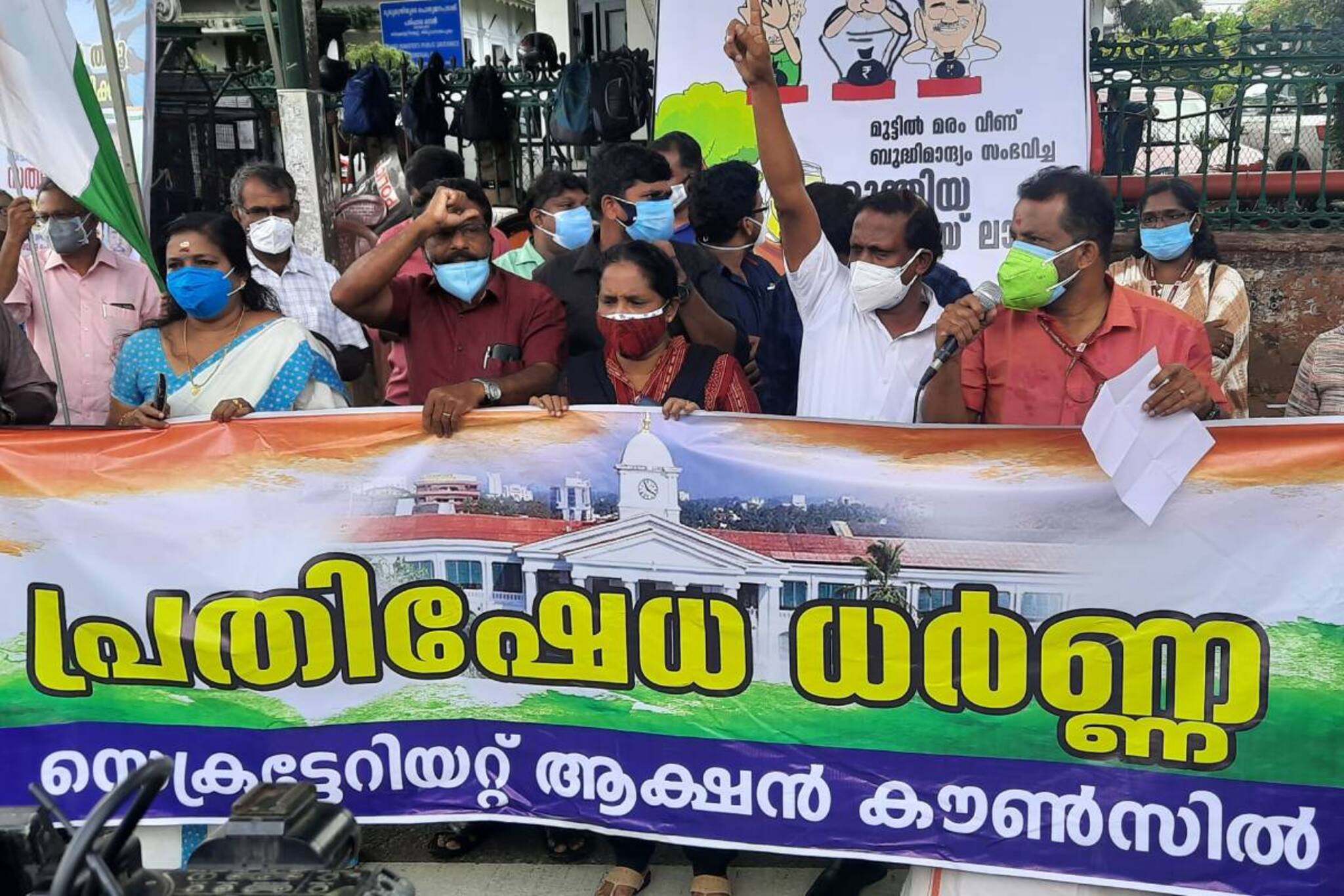 റവന്യൂ ഉദ്യോഗസ്ഥരുടെ ഗുഡ് സർവീസ് എൻട്രി റദ്ദാക്കിയ സംഭവം; നിയമപോരാട്ടത്തിന് പ്രതിപക്ഷ സർവീസ് സംഘടനകൾ