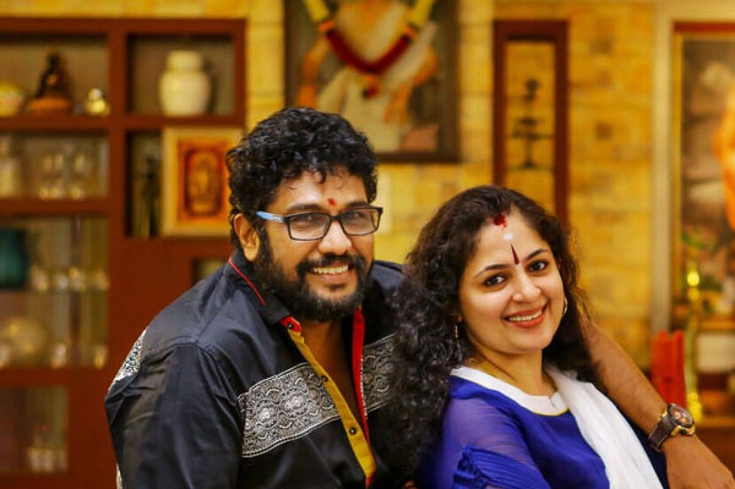 'അമ്മയാണേ സത്യം' എന്ന ബാലചന്ദ്ര മേനോൻ ചിത്രത്തിലൂടെ മലയാള സിനിമയ്ക്ക് ലഭിച്ച നായികയാണ് ആനി. സംവിധായകനെ അഭിമുഖം ചെയ്യാൻ വന്ന പെൺകുട്ടിയിൽ അദ്ദേഹം ഒരു അഭിനേത്രിയെ കണ്ടെത്തുകയായിരുന്നു. അധികം വൈകാതെ ആ നായിക സംവിധായകൻ ഷാജി കൈലാസിന്റെ ജീവിത സഖിയായി. ഇവരുടെ പ്രണയവും നാടകീയമായ വിവാഹവും ഒക്കെ വാർത്തകളിൽ ഇടം നേടിയിരുന്നു 'അമ്മയാണേ സത്യം' എന്ന ബാലചന്ദ്ര മേനോൻ ചിത്രത്തിലൂടെ മലയാള സിനിമയ്ക്ക് ലഭിച്ച നായികയാണ് ആനി. സംവിധായകനെ അഭിമുഖം ചെയ്യാൻ വന്ന പെൺകുട്ടിയിൽ അദ്ദേഹം ഒരു അഭിനേത്രിയെ കണ്ടെത്തുകയായിരുന്നു. അധികം വൈകാതെ ആ നായിക സംവിധായകൻ ഷാജി കൈലാസിന്റെ ജീവിത സഖിയായി. ഇവരുടെ പ്രണയവും നാടകീയമായ വിവാഹവും ഒക്കെ വാർത്തകളിൽ ഇടം നേടിയിരുന്നു