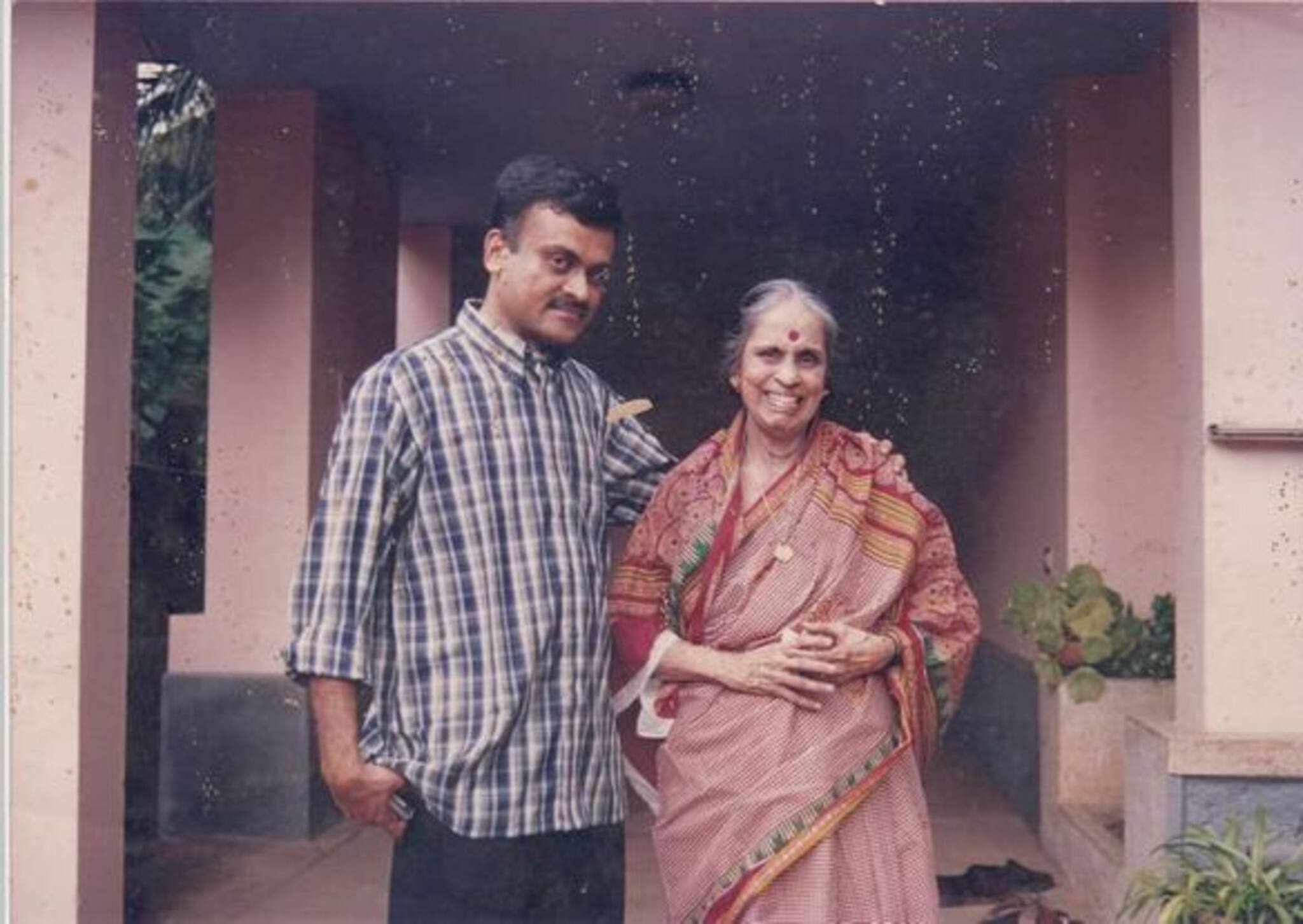 അപൂര്‍വചാരുതയാര്‍ന്ന പാട്ടുകാലം; ഇന്നലെകളെ സംഗീത സാന്ദ്രമാക്കിയ പാട്ടുകാരി; ശാന്ത പി നായരെക്കുറിച്ചുള്ള ഓര്‍മ്മക്കുറിപ്പ്