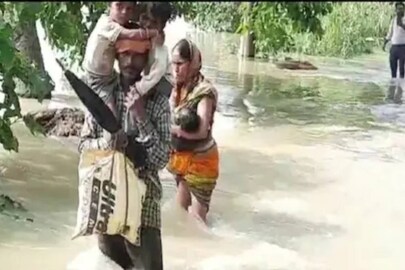 Man Walks For 8km In Knee-Deep Flood Water Man Walks For 8km In Knee-Deep Flood Water