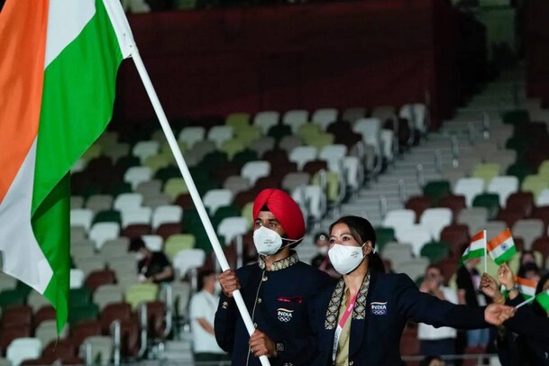 Tokyo Olympics | ത്രിവർണ പതാകയേന്തി മൻപ്രീത് സിംഗും മേരി കോമും