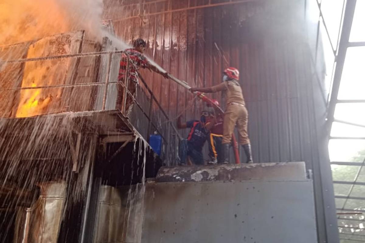 പാലക്കാട് കോഴി മാലിന്യ സംസ്ക്കരണ ഫാക്ടറിയിൽ തീപിടിത്തം; 30 ഓളം പേർക്ക് പൊള്ളലേറ്റു