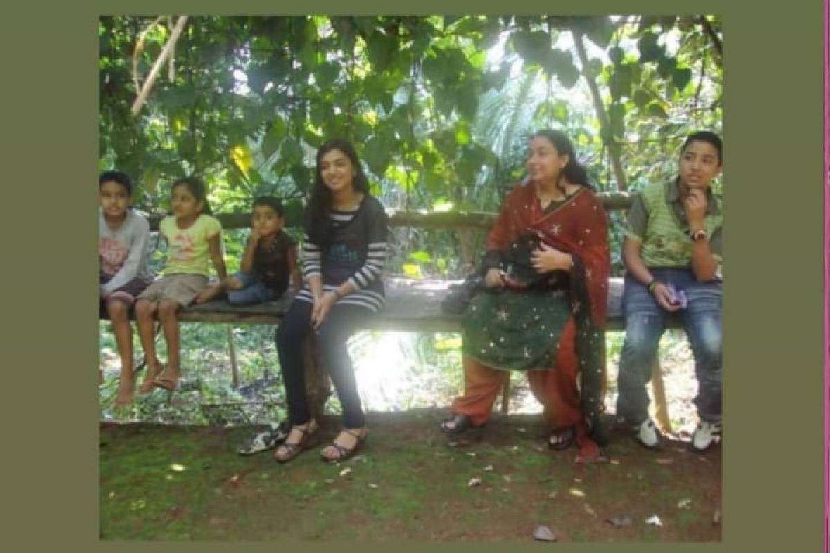 ഫോട്ടോയിൽ നസ്രിയക്കൊപ്പം മൂന്ന് അഭിനേതാക്കൾ