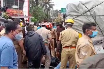 ലോറി ഇടിച്ച് ബൈക്ക് യാത്രികരായ പിതാവിനും മകനും ഗുരുതര പരിക്ക്