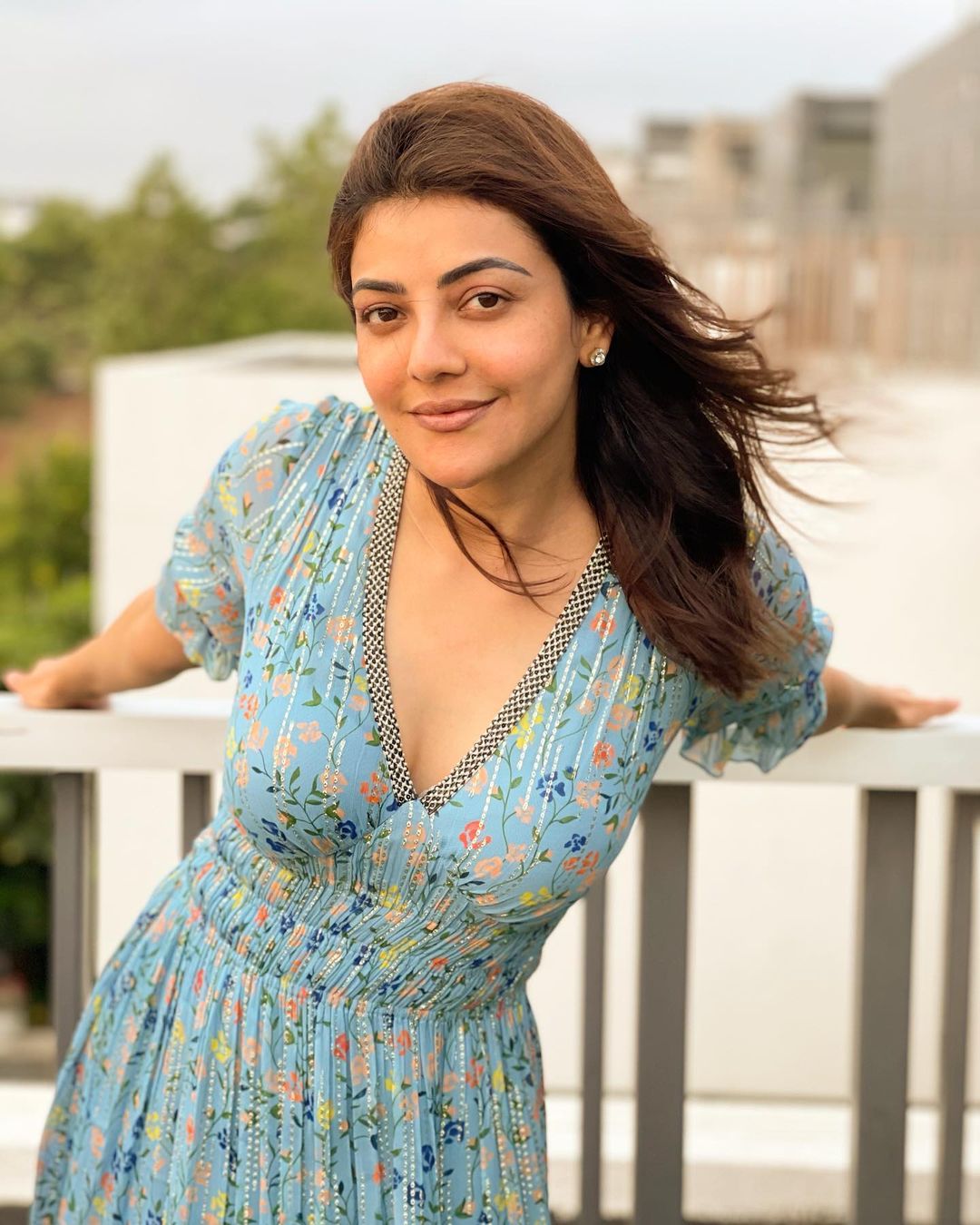  കഴിഞ്ഞ വർഷം ഒക്ടോബറിലാണ് ബാല്യകാല സുഹൃത്തു കൂടിയായ ഗൗതം കിച്ഛ്ലുവുമായുള്ള കാജലിന്റെ വിവാഹം കഴിഞ്ഞത്. ഗർഭിണിയാണോ എന്ന് ആരാധകർ ആവർത്തിച്ചു ചോദിക്കുന്നുണ്ടെങ്കിലും കാജലോ ഭർത്താവോ വാർത്തയോട് ഔദ്യോഗികമായി പ്രതികരിച്ചിട്ടില്ല.