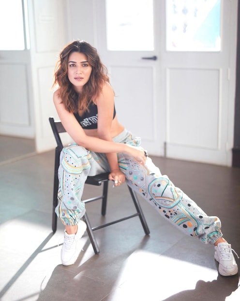 Kriti Sanon, Kriti Sanon Photos, Kriti Sanon Instagram, Kriti Sanon Film, कृति सेनन, कृति सेनन फोटोज
