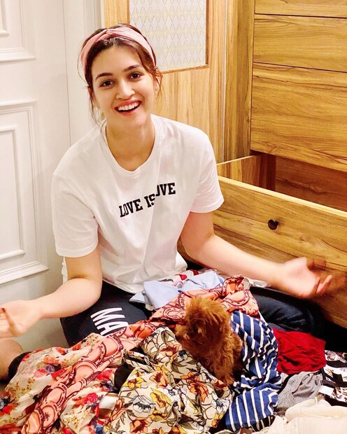 Kriti Sanon, Kriti Sanon Photos, Kriti Sanon Instagram, Kriti Sanon Film, कृति सेनन, कृति सेनन फोटोज