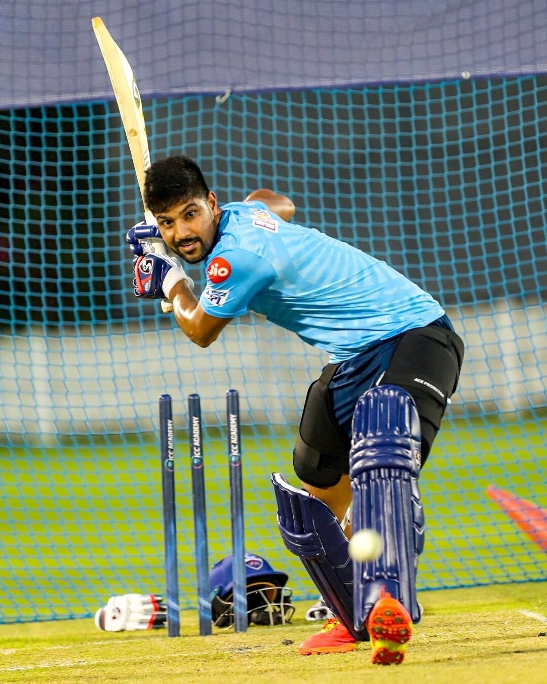  ലളിത് യാദവ് പരിശീലനത്തിനിടെ. (Pic Credit: IG/delhicapitals)