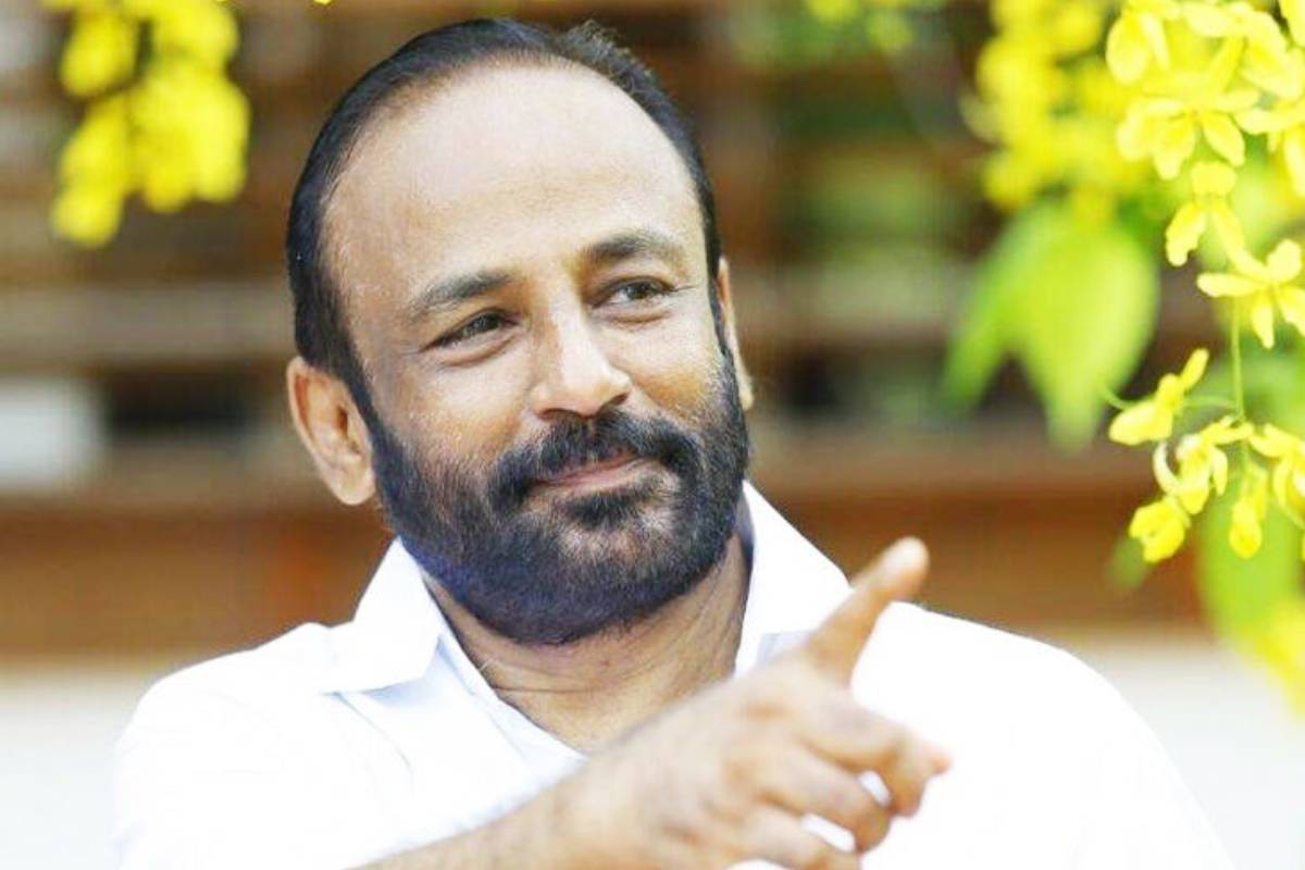 'പിണറായിയുടെ ചെരിപ്പ് നക്കേണ്ടി വന്നാൽ അഭിമാനത്തോടെ ചെയ്യും; എ വി ഗോപിനാഥ്