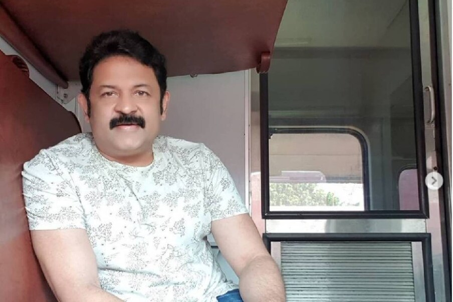  നാളുകൾക്കു ശേഷം ഒരു ട്രെയിൻ യാത്ര. കൃത്യമായി പറഞ്ഞാൽ കോവിഡ് പ്രശ്നങ്ങൾ തുടങ്ങിയ ശേഷം ഇതാദ്യം. തിരുവനന്തപുരത്തു നിന്നും ചെന്നൈക്ക് പോകുന്ന ചെന്നൈ MGR എക്സ്പ്രസ്സ്‌. കൃത്യം മൂന്ന് മണിക്ക് തന്നെ പുറപ്പെട്ടു. രാജസ്ഥാൻ സ്വദേശിയായ ശ്രീ അജബ് സിംഗ് ആണ് ഇന്നത്തെ ലോക്കോ പൈലറ്റ്. ചെറു പ്രായത്തിലും, ഇന്നും സമയമുണ്ടെങ്കിൽ ട്രെയിൻ യാത്ര ഒരു സുഖമാണ്. ആസ്വദിക്കാറുണ്ട്... (തുടർന്ന് വായിക്കുക)