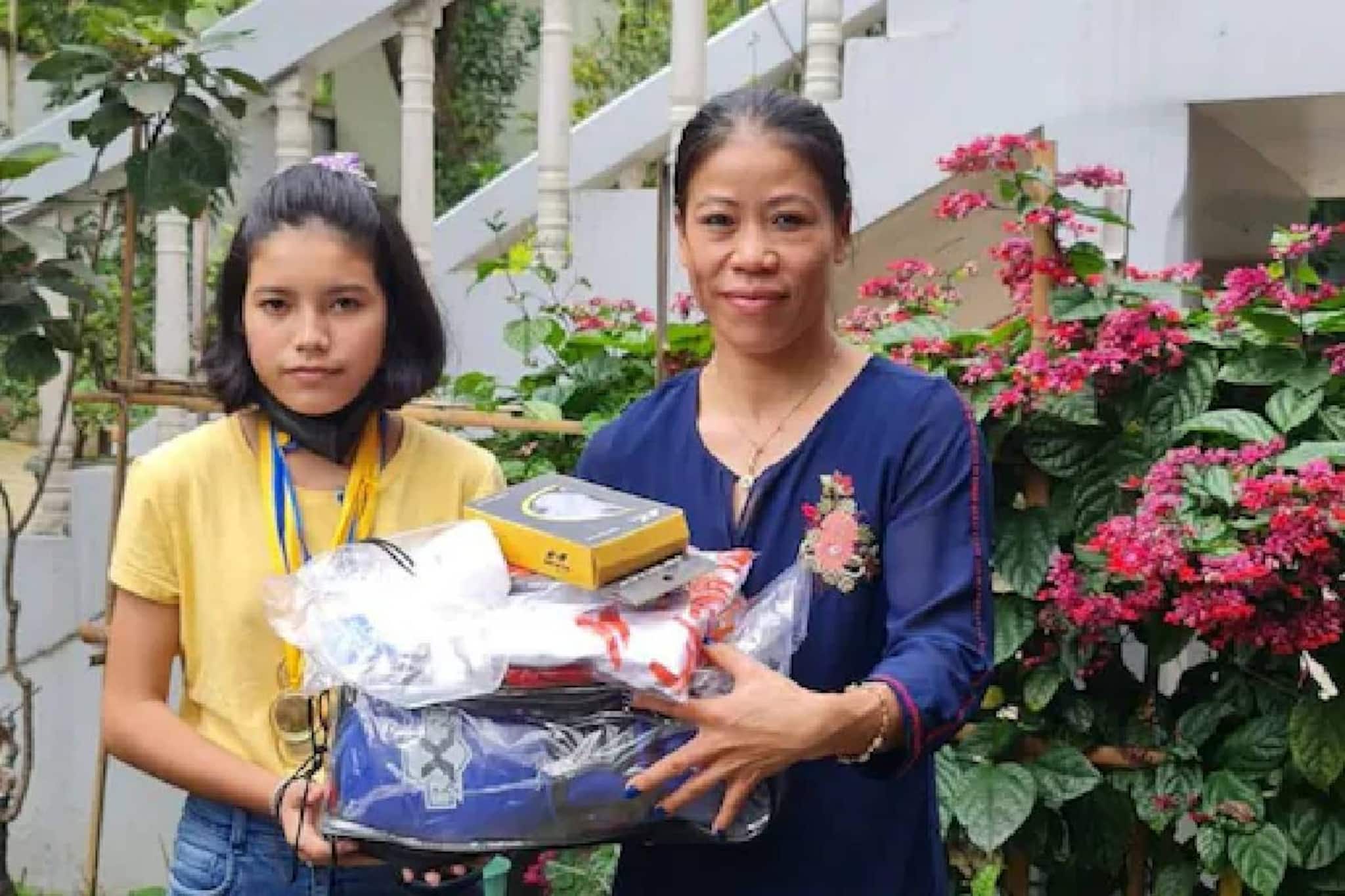 ടോക്യോ ഒളിമ്പിക്‌സിൽ മേരികോമിന്റെ തോൽവി കണ്ട് കരഞ്ഞു; ആരാധികയെ നേരിട്ട് കാണാനെത്തി മേരികോം