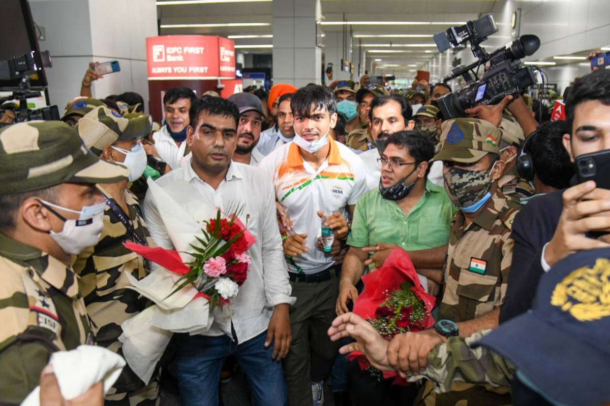 ഒളിമ്പിക്സിൽ ചരിത്രം കുറിച്ച ഇന്ത്യൻ താരങ്ങൾ തിരിച്ചെത്തി; ആവേശത്തോടെ സ്വീകരിച്ച് രാജ്യം